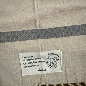 Davines Eco-Friendly small decorative throw